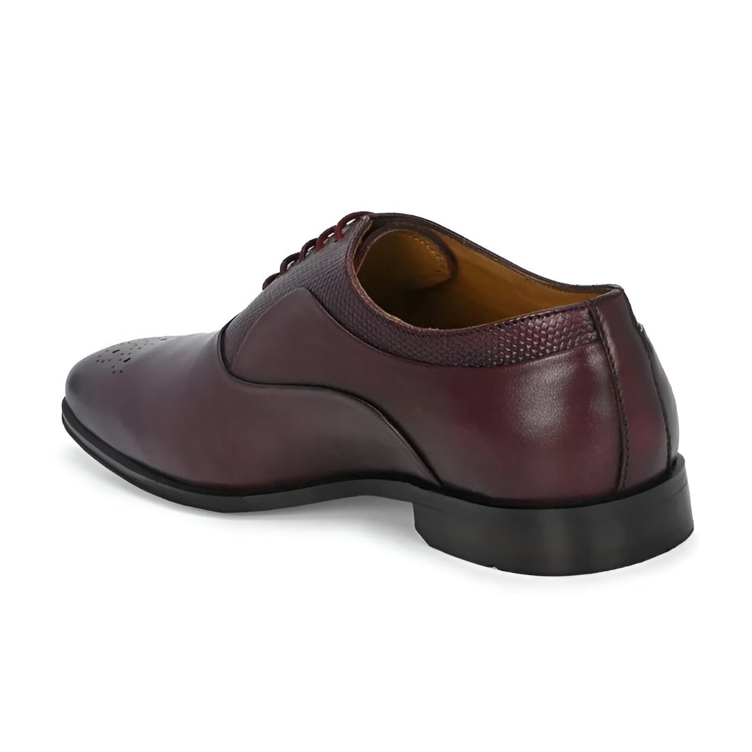 Side view of men’s textured leather formal Oxford shoes
